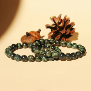 Två armband med pärlor av kambaba jaspis