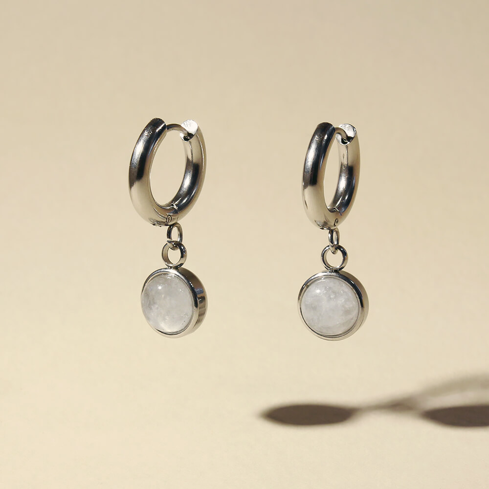 Runda &ouml;rh&auml;ngen med bergkristall