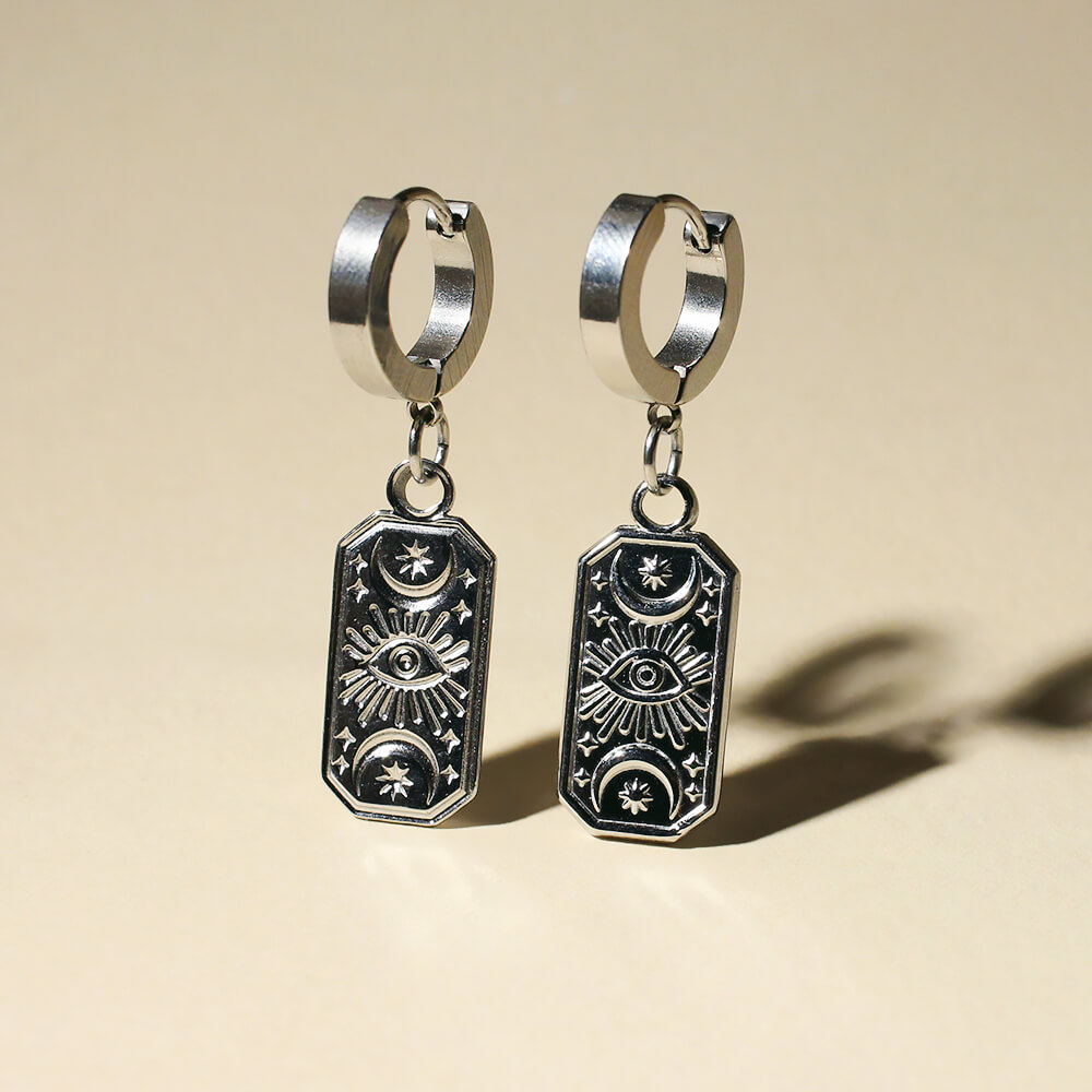 Magiska &ouml;rh&auml;ngen med &ouml;gon och m&aring;nar