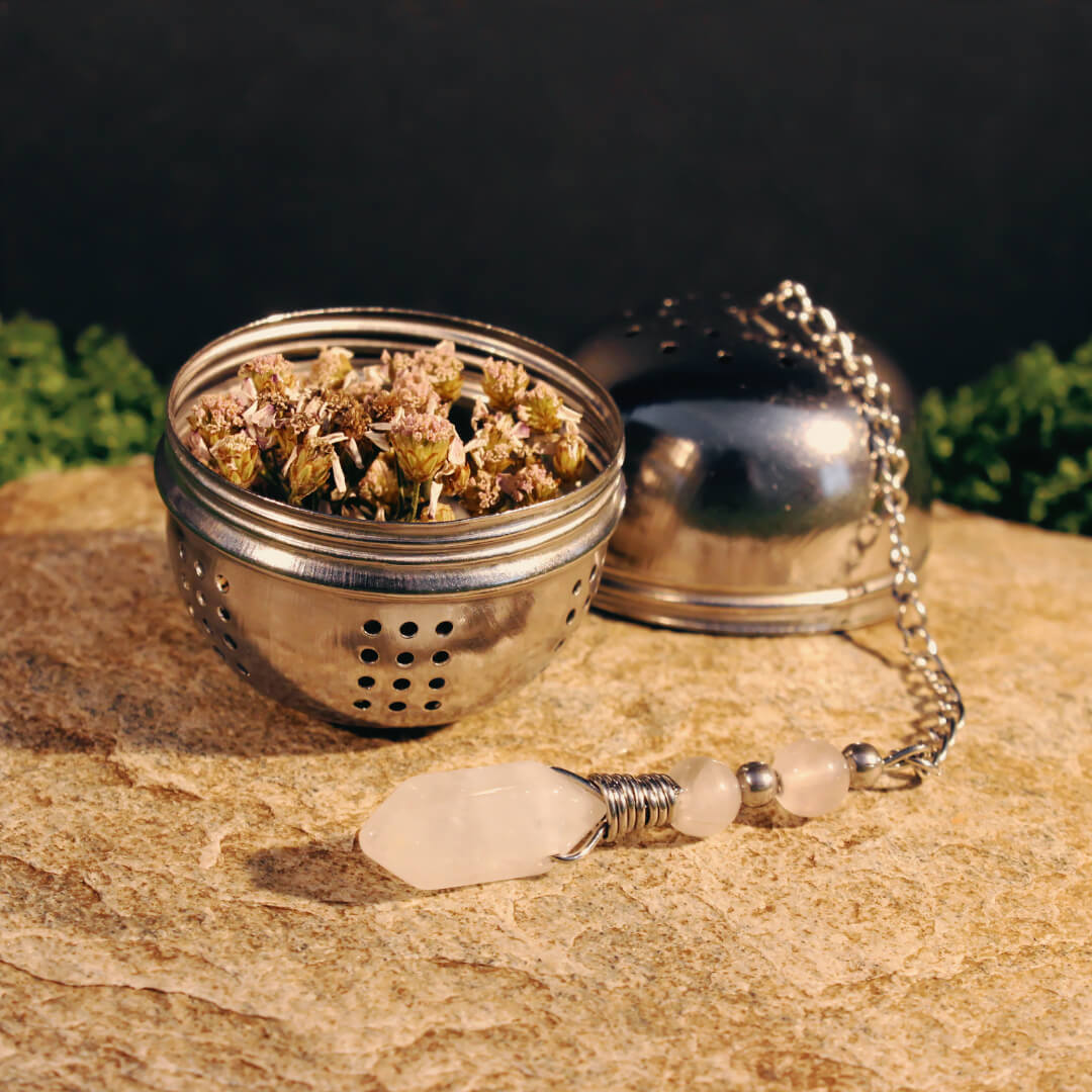 &Ouml;ppen tesil med bergkristall, fylld med &ouml;rter