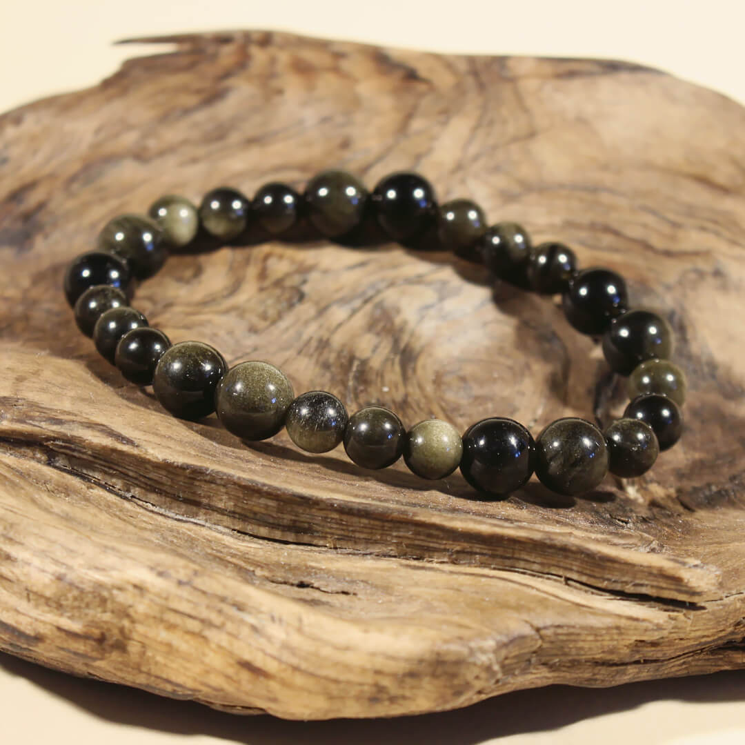 Ett armband med guldobsidian